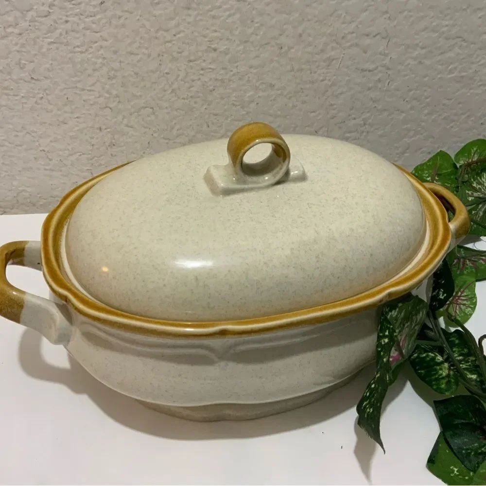Mikasa Casserole Dish with Lid Garden Club EC 400 Made in Japan